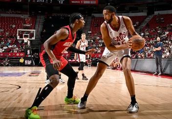 NBA夏季联赛：骑士99-78大胜火箭首次夺冠 大莫布里28+11惠特摩尔14分