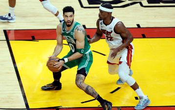 NBA-双探花57分巴特勒24+11+8 绿军104-103绝杀热火连扳三局迎抢7