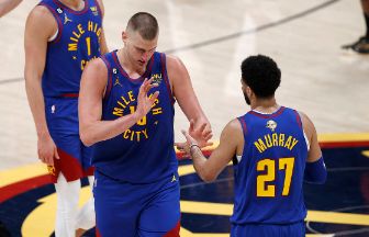 NBA总决赛-掘金104-93热火拔得头筹 约基奇三双 穆雷26+10 阿德巴约26+13